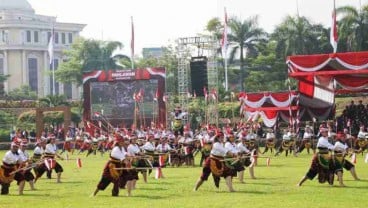 Gubernur Khofifah Ajak Warga Miliki Mental Pahlawan