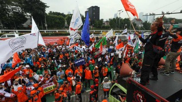 Buruh Demo di Balai Kota DKI, Tuntut UMP Naik 13 Persen