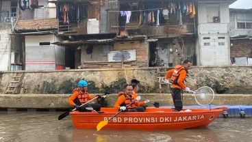 Pemprov DKI Sebut Gedung-gedung Tinggi Masih Buang Limbah ke Kali Ciliwung