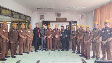 Manajemen Metro Park View Kota Lama Semarang Kunjungi Veteran Perang
