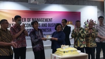 FEB-UI Peroleh “Double Crown” Akreditasi Internasional