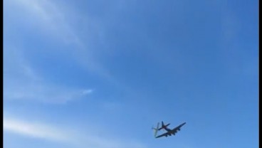 Video Detik-detik Tabrakan Pesawat Tempur B-17 dan Bell P-63 Kingcobra Saat Pameran