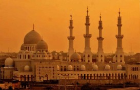 Foto-Foto Mewahnya Arsitektur Masjid Raya Sheikh Zayed Solo