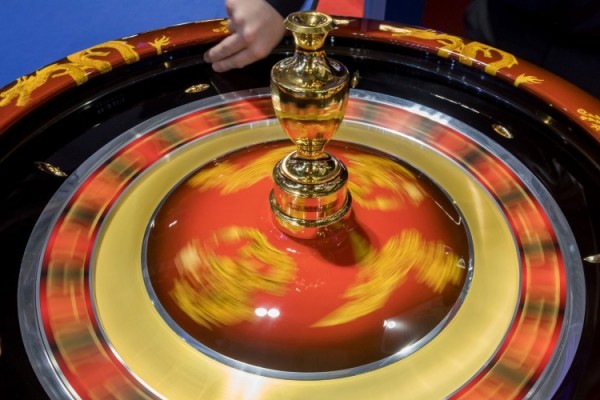 Simulasi permainan roulette di Global Gaming Expo Asia di Makau, China, Selasa (21/5/2020)./Bloomberg-Paul Yeungrn