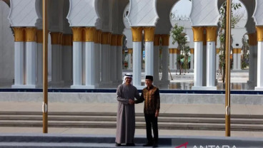 Keindahan Masjid Raya Sheikh Zayed Solo Tuai Pujian