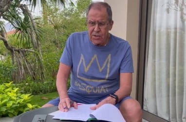 Menlu Rusia Sergei Lavrov Muncul Pakai Celana Pendek, Bantah Dilarikan ke RS Sanglah