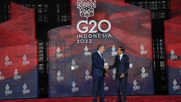 Jokowi Jabat tangan Menlu Rusia Lavrov, Usai Dikabarkan Masuk RS