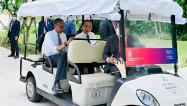 KTT G20: Jokowi Ajak Presiden Rwanda Naik Mobil Golf, Ini yang Dibahas