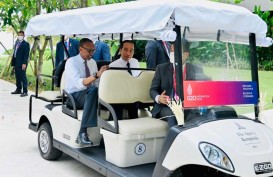 KTT G20: Jokowi Ajak Presiden Rwanda Naik Mobil Golf, Ini yang Dibahas