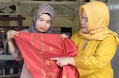 Kisah Perajin Tenun di Sijunjung yang Merdekakan Ekonomi Kaum Perempuan