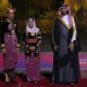 Tampil Beda, MBS Tetap Pakai Jubah Arab Bisht saat Makan Malam G20