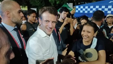 Usai Gala Dinner G20 Presiden Prancis Macron Pulang Jalan Kaki, Warga Histeris