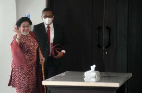 Momen Megawati Membungkuk Saat Menyapa SBY di Gala…