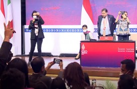 Cekrek! Jokowi Selfie Bareng Wartawan Usai Tutup KTT G20 Bali