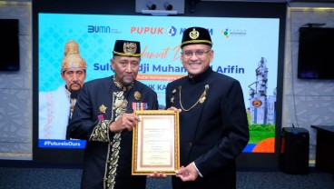 Kunjungi Pupuk Kaltim, Sultan Kutai Kartanegara Anugerahi Rahmad Pribadi Gelar Raden Mas Pranata