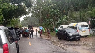 Banjir di Koto XI Tarusan, Jalan Sumbar - Bengkulu Putus Total