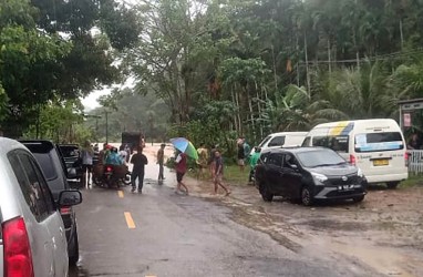 Banjir di Koto XI Tarusan, Jalan Sumbar - Bengkulu Putus Total