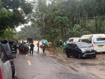Banjir di Koto XI Tarusan, Jalan Sumbar - Bengkulu Putus Total