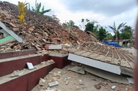 PUPR Tangani Jalan Tertutup Longsor Akibat Gempa Cianjur