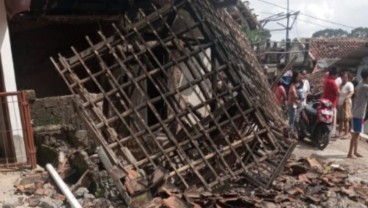 Tangani Ruas Jalan Terputus akibat Gempa Cianjur, PUPR Kerahkan 12 Alat Berat