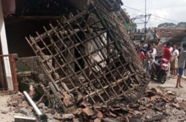 Tangani Ruas Jalan Terputus akibat Gempa Cianjur, PUPR Kerahkan 12 Alat Berat