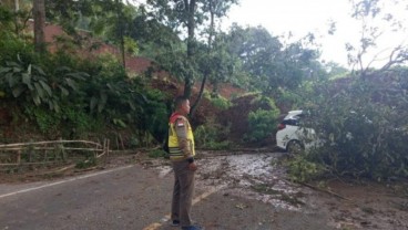 PUPR Berhasil Buka Jalan yang Tertimbun Longsor Usai Gempa Cianjur