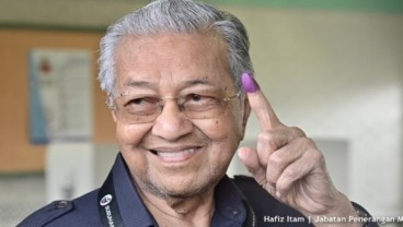 Kalah di Pemilu Malaysia, Mahathir Isyaratkan Pensiun dari Politik