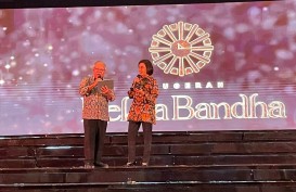 Momen Sri Mulyani Karaoke Bareng Basuki, Nyanyi Lagu God Bless