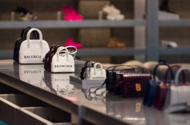 Balenciaga Minta Maaf Soal Iklan Kontroversial 'Pornografi…