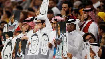Mengapa Ada Foto Mesut Ozil di Laga Spanyol vs Jerman?