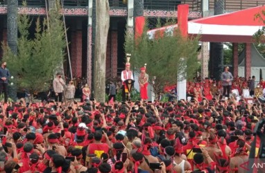 Ribuan Pasukan Merah Sambut Presiden, Ini Pesan Jokowi