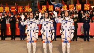 China Luncurkan Pesawat Luar Angkasa Berawak Shenzhou-15 ke Stasiun Tiangong