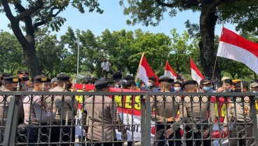 Demonstrasi Tolak Reuni 212 di Depan Balai Kota