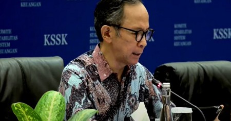 Ketua Dewan Komisioner Otoritas Jasa Keuangan (OJK) Mahendra Siregar memberikan keterangan dalam konferensi pers triwulanan KSSK di Jakarta, Senin (1/8/2022). Dok: Youtube Kemenkeu
