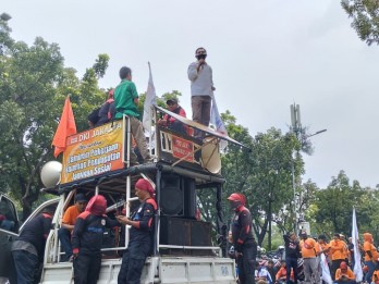 Buruh Demo Tolak Besaran UMP Jakarta 2023, Ancam Mogok Nasional