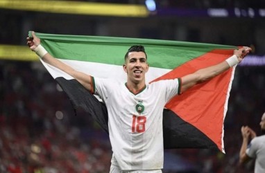 Lolos 16 Besar, Timnas Maroko Kibarkan Bendera Palestina di Lapangan