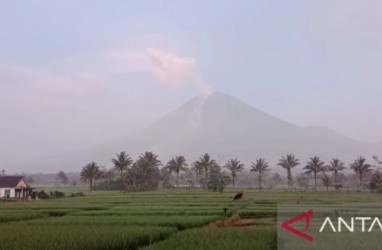 Gunung Semeru Masih Meluncurkan Awas Panas pada Senin 5 Desember 2022