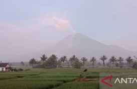 Gunung Semeru Masih Meluncurkan Awas Panas pada Senin 5 Desember 2022