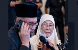 Pujian Anwar Ibrahim untuk Wan Azizah yang Berulang Tahun Ke-70
