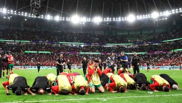 Momen Ketika Timnas Maroko Sujud Syukur saat Menang Lawan Spanyol