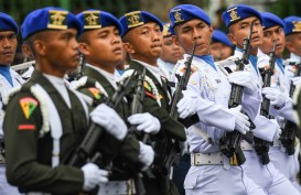 Survei Poltracking: Masyarakat Paling Puas dengan Kinerja TNI, Polri Bontot