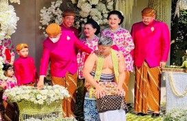 Jokowi Tetap Kerja di Tengah Prosesi Pernikahan Kaesang-Erina