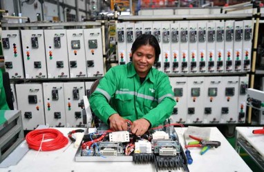 Schneider Electric Sabet Penghargaan Penguatan Komponen Lokal dan SNI