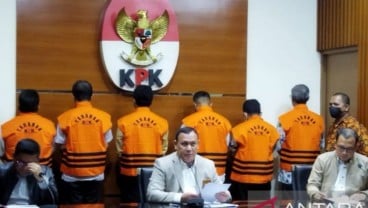 KPK Duga Bupati Bangkalan Bagi-bagi Duit ke Lembaga Survei