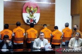 KPK Duga Bupati Bangkalan Bagi-bagi Duit ke Lembaga…