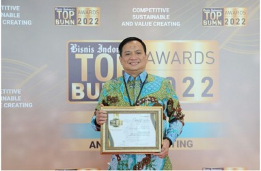 Direktur Utama PT PNM Sabet TOP CEO Bisnis Indonesia Awards 2022