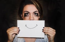 Gejala dan Penyebab Smiling Depression, Pura-pura Ceria saat Depresi
