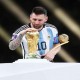 Momen Menyentuh antara Lionel Messi dan Trofi Piala Dunia 2022