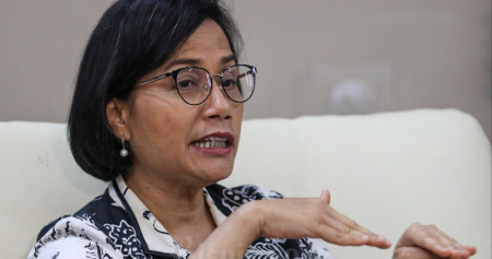 Menteri Keuangan Sri Mulyani Indrawati memberikan paparan tentang arah kebijakan Pemerintah pada 2023 dan perkembangan ekonomi terkini saat wawancara dengan Redaksi Bisnis Indonesia di Jakarta, Selasa (25/10/2022). Bisnis/Arief Hermawan P