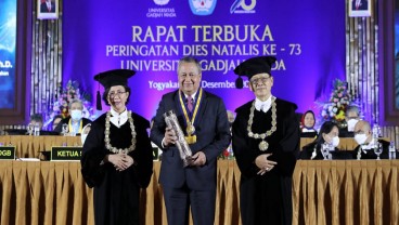 Gubernur BI Raih Anugerah Hamengku Buwono IX Tahun 2022 dari UGM